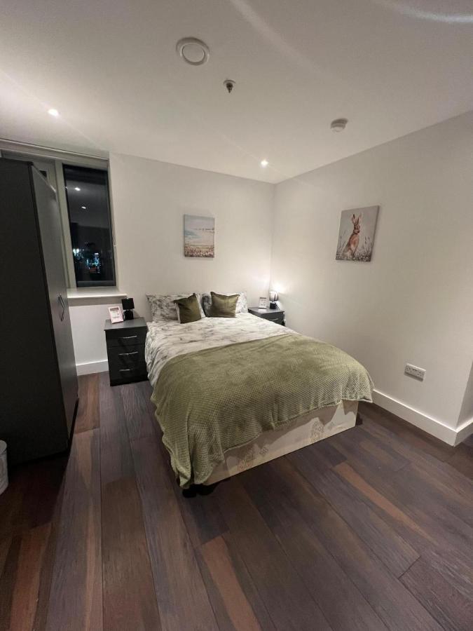 Spacious Sleep 7 Flat 20 Mins Central London Bp65 Exterior photo